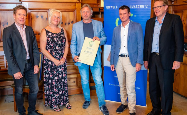 5 Personen bei der ÖKOPROFIT Auszeichnung